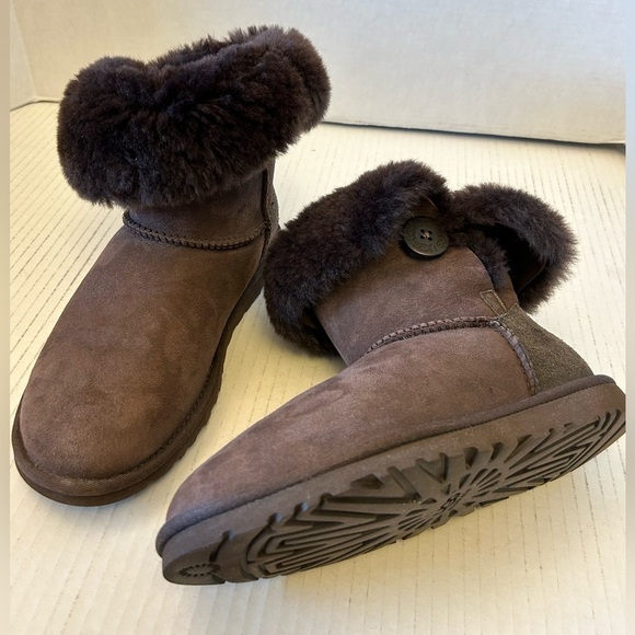 Ugg Australia winter snow Bailey button brown suede & sheepskin boots Sz-6. I - Picture 6 of 12
